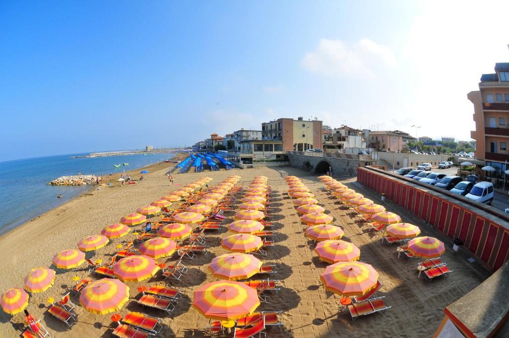 Hotel Il Delfino San Vincenzo Exterior foto